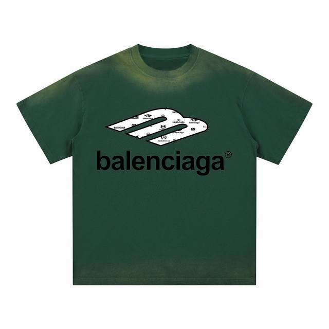 高端品质 Balenciaga 2025Fall 春夏系列 “M”Logo短袖T恤 采用进口康丽数码直喷印花 定染高品质潮牌32支加密双纱100%棉洗后280G