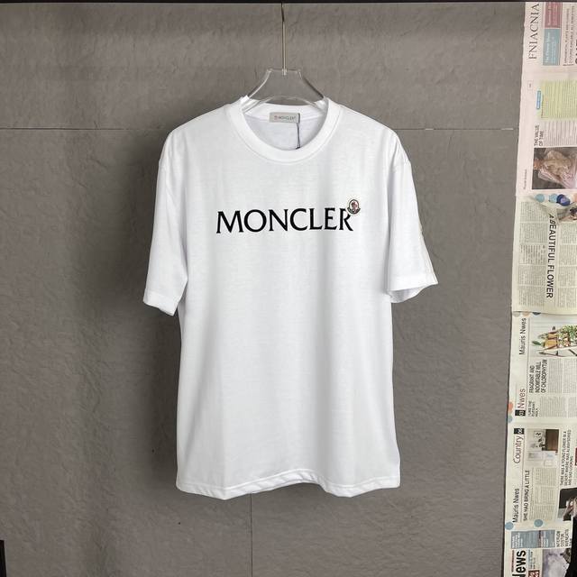 B08 Moncler 蒙口 刺绣2025Ss新款标志性字母Logo植绒 章仔Logo手臂 Moncler标识点缀于胸前 仿佛艺术家的灵魂印记 辨识度拉满 低调