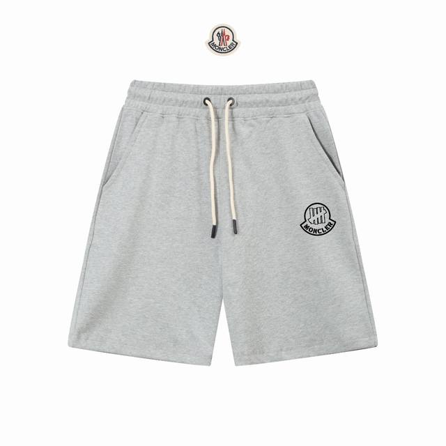 顶级版本，区别通货 Moncler 蒙口 25Ss秀款 修身线条简约印花字母Logo潮流男女同款短裤 兼容所有身材 腰部松紧带黑白抽绳设计 定制抽绳口袋两侧都带