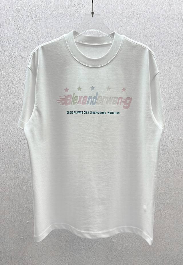 大王 新款上 亚历山大王数码直喷印花 双纱精纺全棉100%面料 克重300克 版型宽松 男女同款 颜色：黑 白 码数：S M L Xl