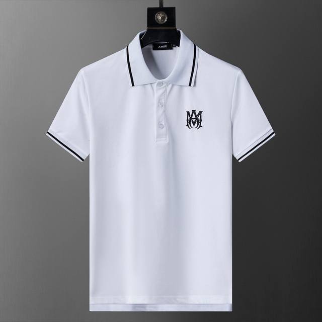 春夏官网同步新款翻领T恤polo，丝光珠地面料 款式时尚 帅气，面料舒适，做工严谨 ，走线工整。上身效果好 码数 M-3Xl 白色