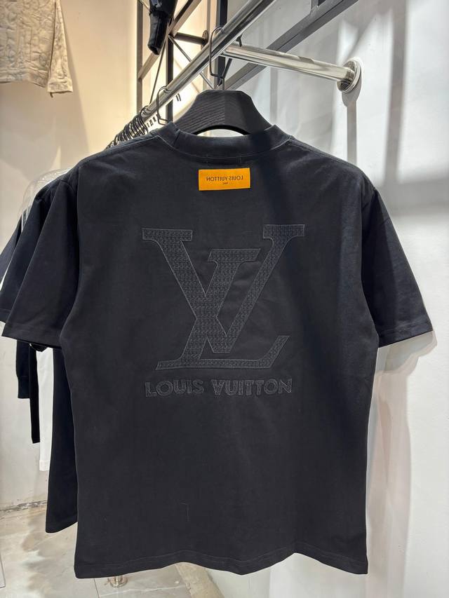 款号：Zmr37# Louis Vuitton 路易威登重工浮雕编织刺绣字母短袖T恤 280克纯棉双砂面料 所有面料均已提前做过缩水 品质第一 所见即所得 不会