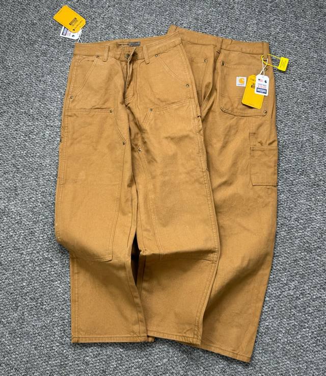 款号：H808 Carhartt Wip｜24Ss 卡哈特 美式复古宽松重磅水洗伐木工装牛仔裤 整体剪裁采用了立体结构剪裁 拼接工装视觉效果极佳，工装设计，简约