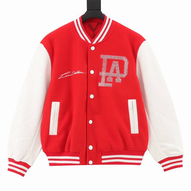 款号Y574 Louis Vuitton 路易威登 24Fw 珍珠烫钻字母棒球服外套 订制内里 上身非常帅气！后背深海珍珠手工串珠 有他，搭配就成了一件轻而易举