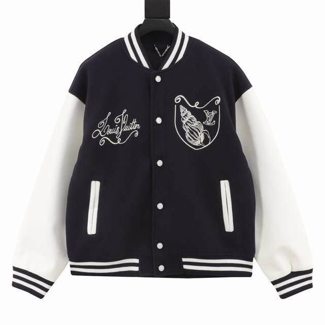款号Y573 Louis Vuitton 路易威登 海螺刺绣拼接棒球服夹克外套 温馨提示：建议手洗或者干洗！！ 今年格外火爆 棒球服外套，市场各级版本都有 细节