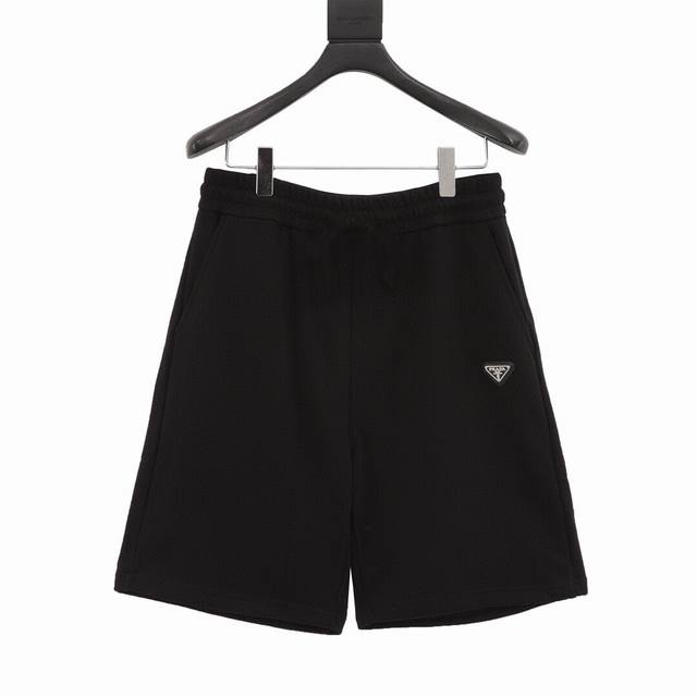 款号Y739 prada 普拉达 前Logo短裤 男女同款全新美学灵感趣味设计,渠道性质精品。让整体造型设计更加优雅时尚，今夏最火系列，无数明星潮人追捧。裁剪工