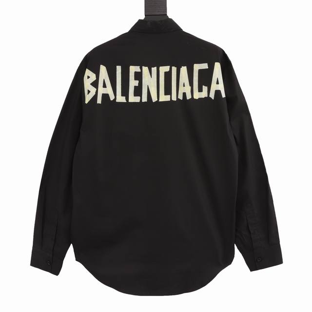 款号Y467 Balenciaga 巴黎世家 背后胶条长袖衬衫 采用80支双纱纯棉面料 背后黄色胶条 上身简单百搭 定制水洗吊牌包装 细节同步原版！ Size：