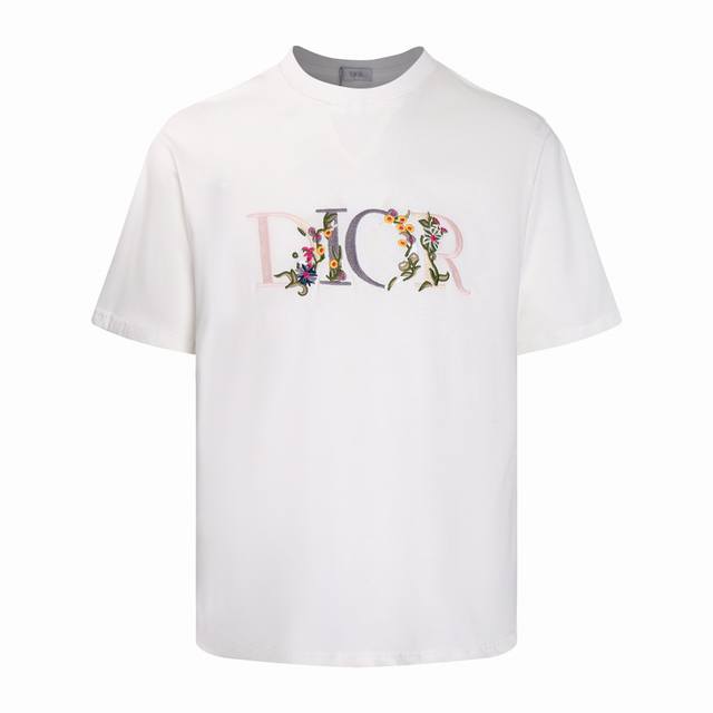 款号Y043 Dior 迪奥 渐变花卉刺绣短袖T恤 前幅图案采用进口绣线，由十万针刺绣工艺做出Di**图案打底，在绣花基础上结合分散染料做出原版渐变效果，用含有