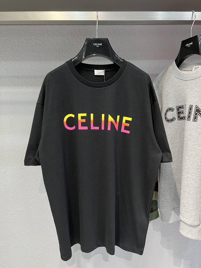 款号Y214 Celine 正印Logo短袖 独家定织定染纯棉料 柔软舒适 前副ＣＥＬＩＮＥ彩色字母Logo印花 男女同款 Xs-L