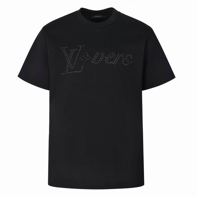 款号Y708 1V 24Ss 铆钉绣花短袖 黑色 Vic限定款6,800购入，菲董联名系列，采用230G32S双纱纯棉面料，胸前呈现饰钉和3D花卉刺绣，四叶草花
