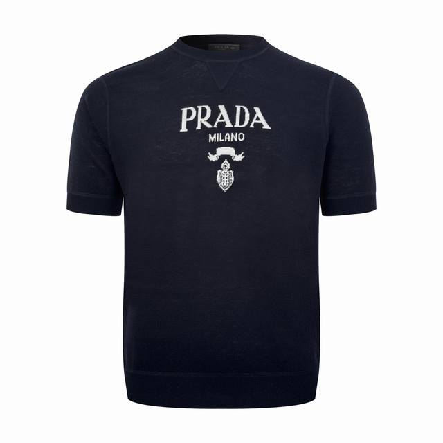 prada Miland提花毛织衫 定织羊毛色织尊享毛料 细腻柔软 挺括有型 醒目标识“prada Milano”字样点缀胸前 领口三角区拼接独特设计巧妙融入