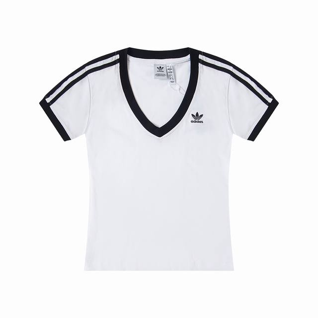 上新 款号B018 跑量天花板 25Ss爆款Adidas 阿迪达斯刺绣V领休闲百搭时尚修身热门辣妹元气满满夏季踏青必备 非常经典耐看各大网红明星同款的V领短袖