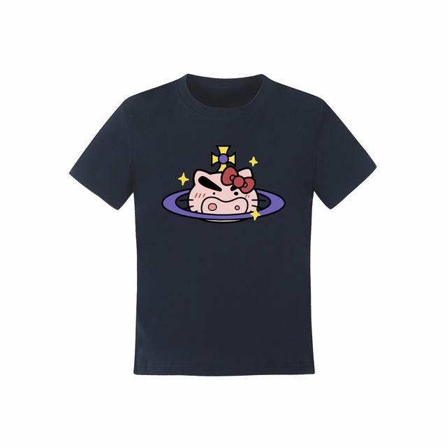 Vivienne West Wood 西天后薇薇安 2025夏季设计款动漫小猪土星印花正肩短袖T恤 女款 全网独家纯棉高品质 独家模特图已保护可上平台 款号：V