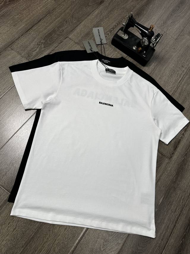 Balenciaga短袖T恤 工艺：刺绣 颜色：黑色 白色 码数：S~Xl 面料：精梳紧密棉盖棉280G 柔顺手感，做工细致。男女同款宽松版型！