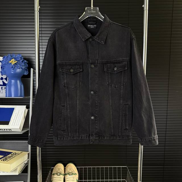 229 当天到货 现货现配 Balenciaga巴黎世家25Ss限定皇冠烫钻牛仔外套夹克 精选100%纯棉斜纹丹宁，由意大利进口的高密度器械匠心织造，原胚底料不