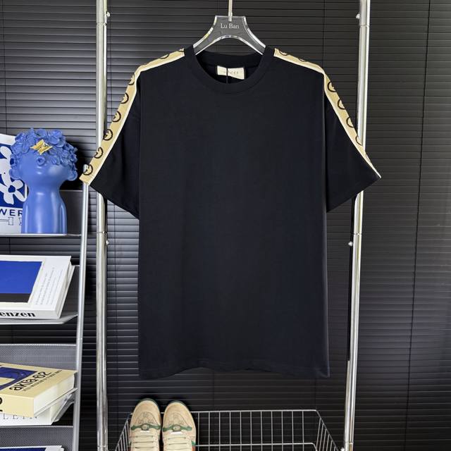 207 当天到货 现货现配 Gucci古驰25Ss大G字母织带手袖拼接 Logo标识短袖T恤 最高版本 原版面料 高版本 高品质 独家首发高定 面料采用260克