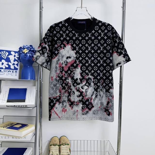 164 当天到货 现货现配 Louis Vuitton 路易威登25Ss 火烧云老花满印 短袖T恤 独家首发高定 面料采用320克重双纱精梳棉，定制32支双股螺