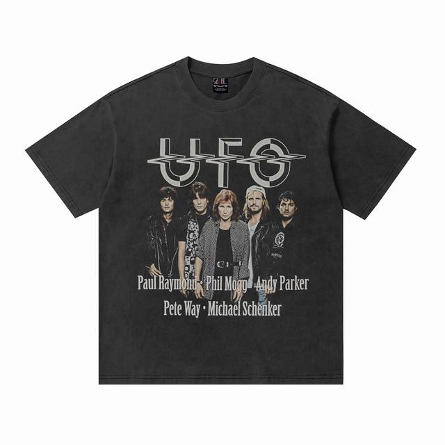 Vt2564 复古美式短袖T 颜色：洗水黑 码数:S-Xl 复古 Ufo “Japan Return” T 恤 英国摇滚乐队 Ufo 成立于 1968 年。那时