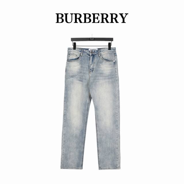 Burberry 巴宝莉 后袋Tb战马刺绣牛仔裤 经典的复古风，今年最新款牛仔裤 经典三角标与新洗水效果配色结合面料采用纯棉赛络牛仔布 手感顺滑舒适 厚实坚挺后