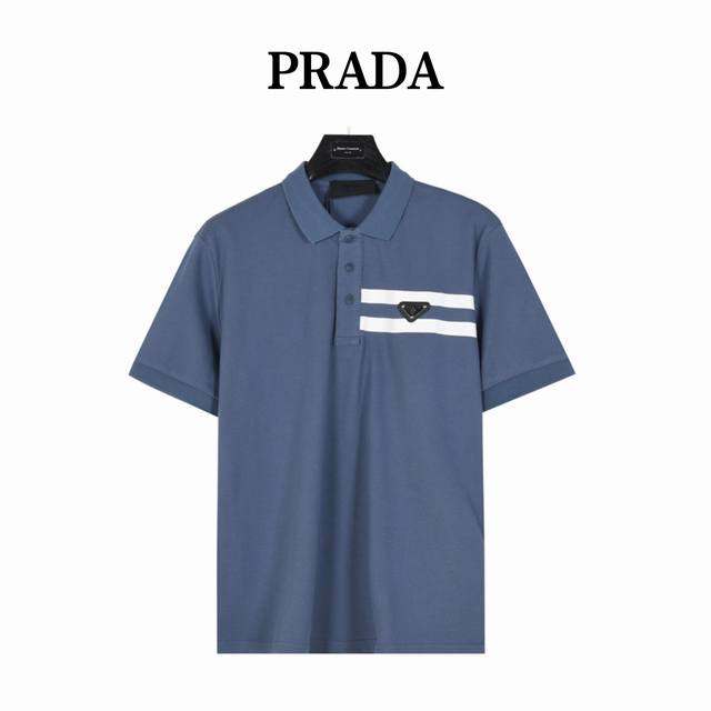 prada 普拉达 胸前三角标双杠短袖polo衫 选用棉质珠地网眼布，衣领为双系统提花定织扁机制成，有弹性，不变形，衣服全部原生布捆边，前胸双层面筒，无明线，无