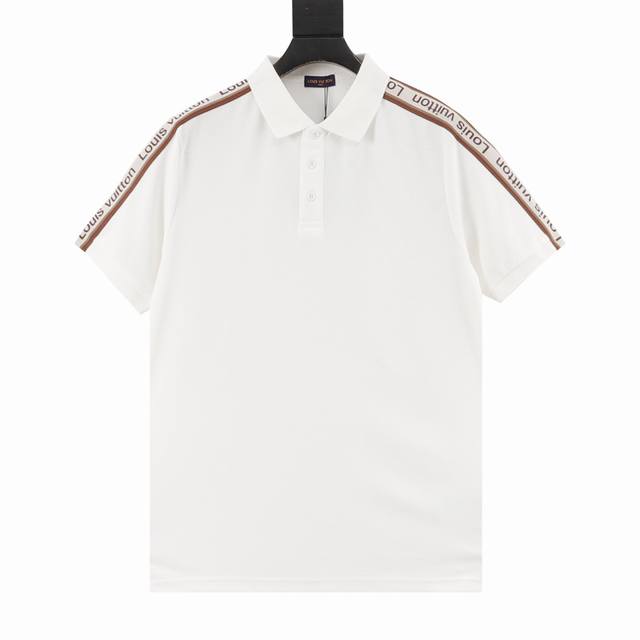 Louis Vuitton 路易威登 织带印花Logo短袖polo衫 采用210G定制丝光珠地棉打造，布料加入软油丝滑上身舒适，胸前采用Logo刺绣设计，进口机