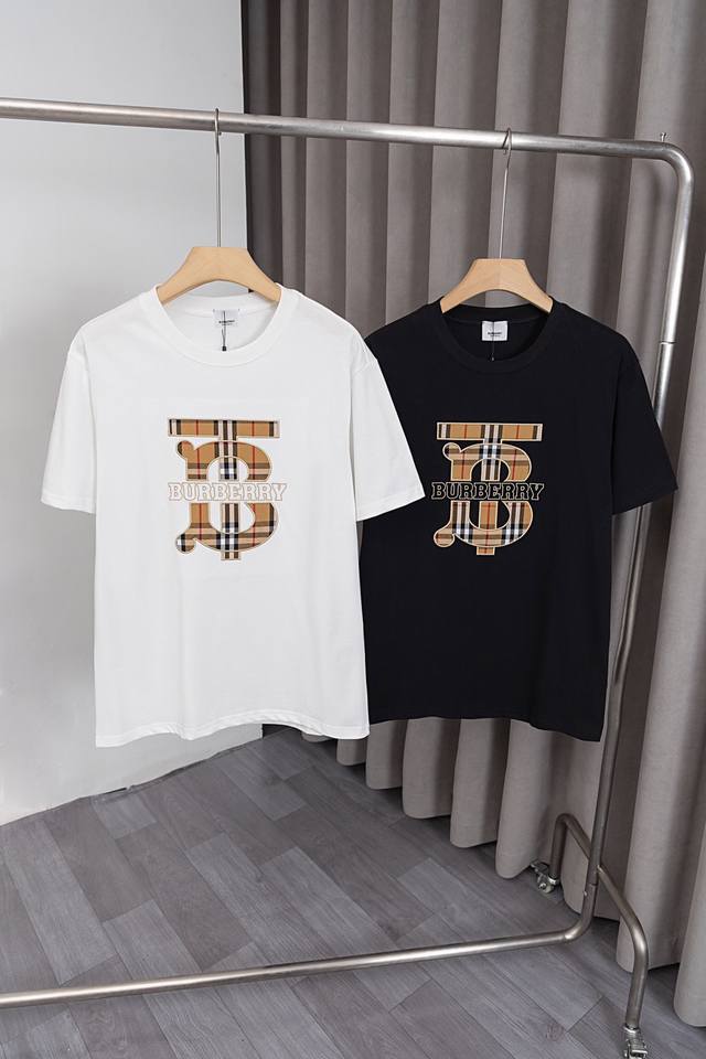 x028 25Ss Burberry 新款T恤,采用260克双纱纯棉面料 ,胸前大字母Logo刺绣工艺，品质品相都是最完美的，全高档大方 时尚无比 男女同款，颜