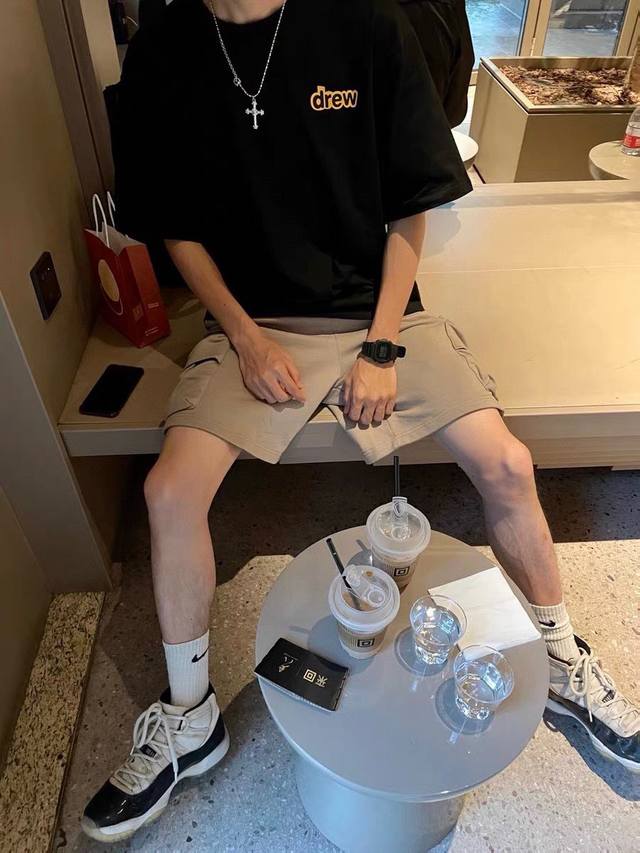 顶级正确版本 D07# Drewhouse 笑脸后背云朵气球短袖T恤 情侣款- 区别市场普通货，高级定制定织原版巴黎棉，手感偏重磅厚实，表面比较顺滑细腻。后领织