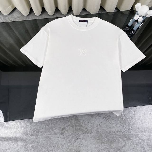 Louis Vuitton 路易威登Lv 25Ss新款经典Logo 字母硅胶压花款短袖圆领T恤 -面料采用320G %纯棉双纱面料 同缸定染特种加粗32支双股1