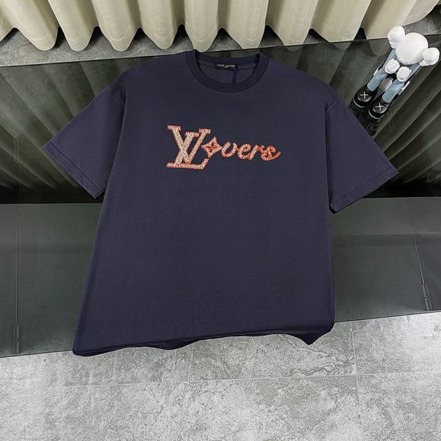 Louis Vuitton 路易威登Lv 25Ss钉珠工艺手工珠刺绣字母圆领短袖T恤 -面料采用320G 100%纯棉双纱面料 同缸定染特种加粗32支双股1X1