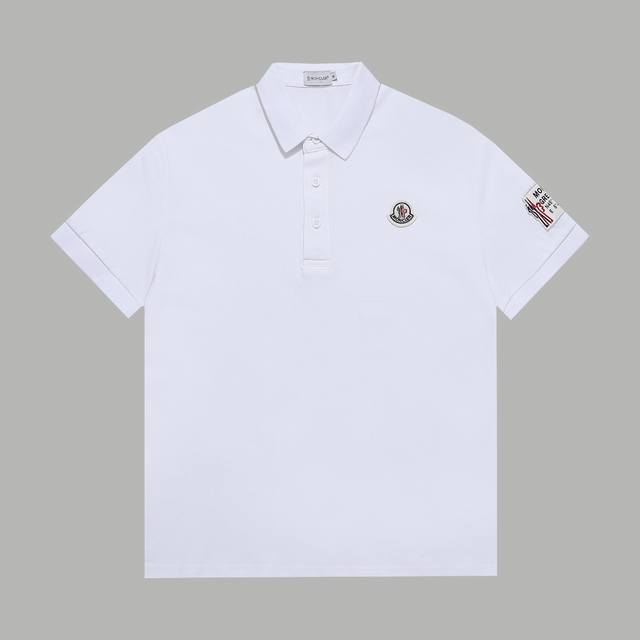顶级版本 区别通货 款式：蒙口Moncler贴布Logo立领polo 颜色：图片色 尺码：S-Xxl 面料：高克重提花精梳棉 辅料：全套定制辅料 无性别区分 男