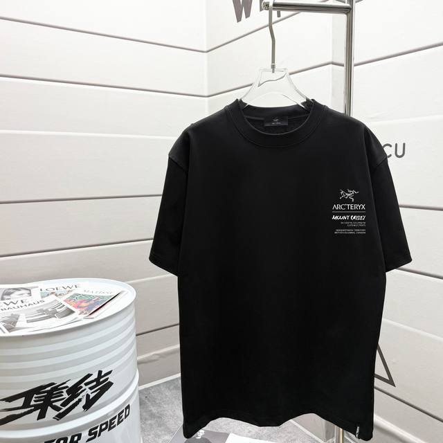Arc'teryx Jilsander始祖鸟短袖 2025春夏新款 小鸟系列字母Logo印花短袖T恤衫 采用定制280克双纱纯棉面料 男女同款 休闲百搭 颜色：