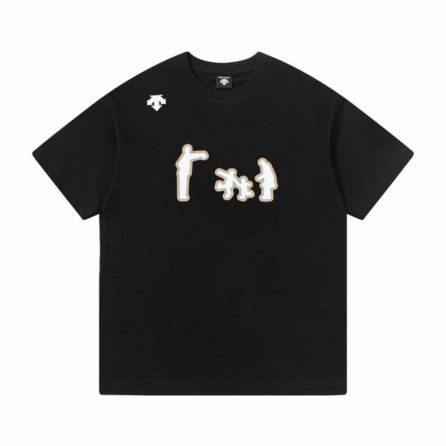 高版本 迪桑特 Descente 25Ss 新款印花短袖 采用280G专用双纱厚重面料 采用进口康丽机直喷白癦印花工艺 宽松版型 男女同款 码数：1 2 3 4