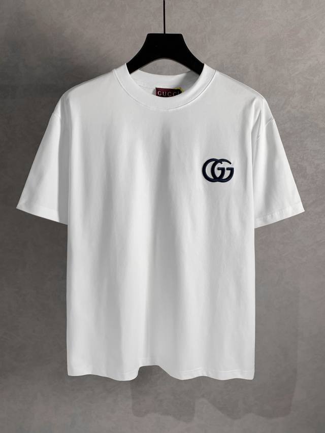 5507# 高品质 Gucci 古驰 新款 双环Logo刺绣圆领短袖T恤，采用立体绣花垫胶工艺，面料采用高端索罗娜布料 舒适透气不易变形。三标齐全，宽松版型，男