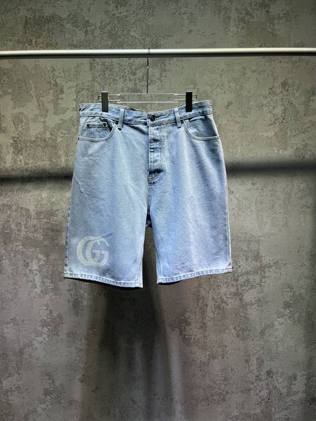 7566# Gucci古驰2025 春夏 洗水浅色环激光印花男女牛仔 短裤 码数:S M L Xl Gucci古驰2025早春系列 日常百搭时尚短裤！