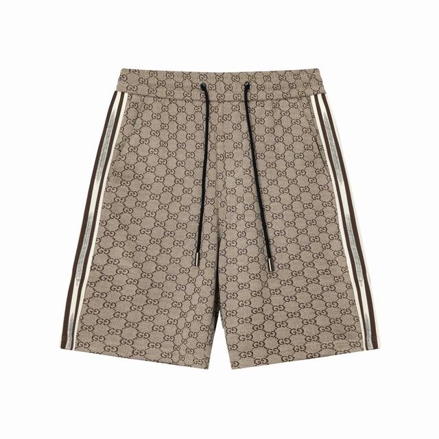 2025 Gucci 古驰 新款针织短裤，定制面料，版型紧致立体，直条纹拼接，定制裤绳五金质感强，顺滑，上身舒适透气，凹凸有型的立体感，时尚休闲穿搭 颜色：图片