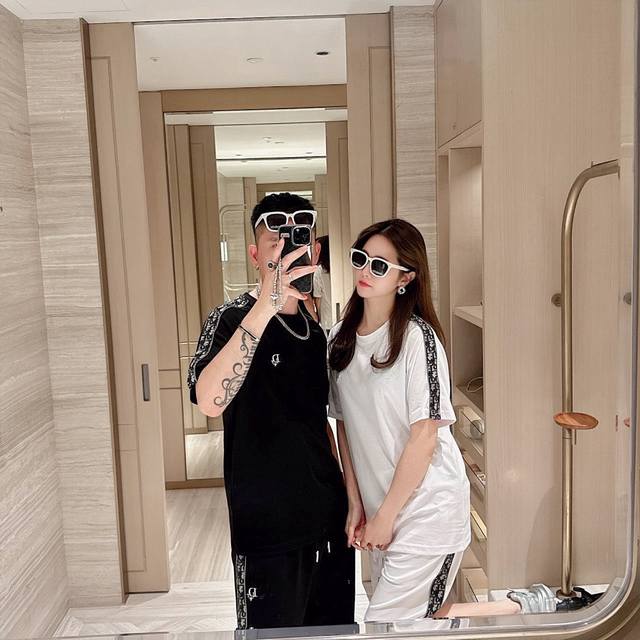 MoS 迪奥2640Ss春夏新款制边短袖套装，男女同款。上身效果超赞，码数48-56