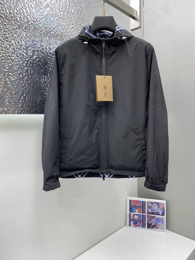 巴宝莉 新品连帽双面夹克外套，时尚帅气，简约百搭款 定制原版面料，不仅挺括，保持潮流的廓形，又穿着舒适，纱织更细腻，码数M-3Xl