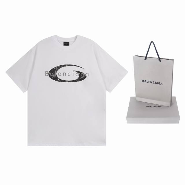 实拍图 顶级版本.官网品质 Balenci*Ga 巴黎.Ss25最新款，巴黎微标经典Logo艺术龟裂印花短袖T恤.砖柜同步.第一时间正品研制，欢印对比！面料采用