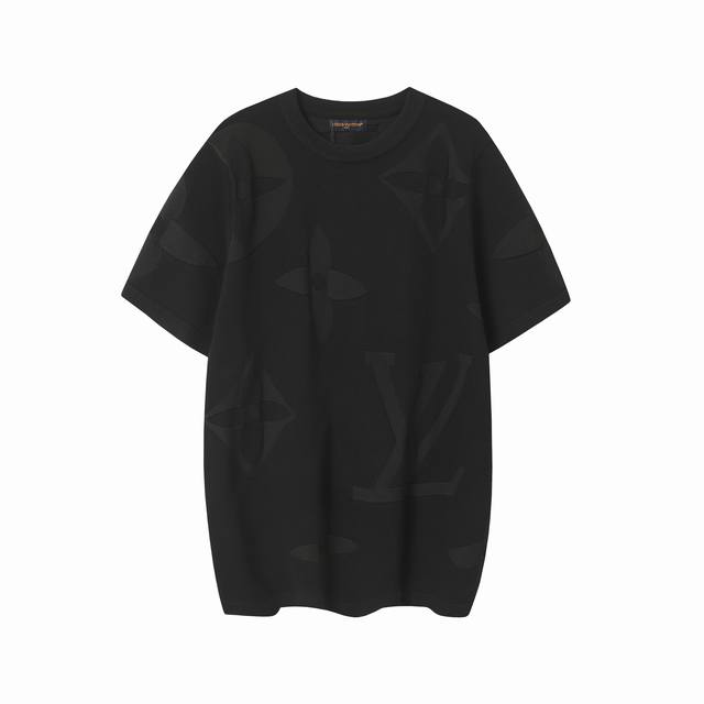 Louis Vuitton 路易威登夏季新款钢印浮雕限定针织短袖T恤 简约不简单 真的是绝绝子 男女同款 随意搭配 颜色：黑色 白色 尺码：S M L Xl