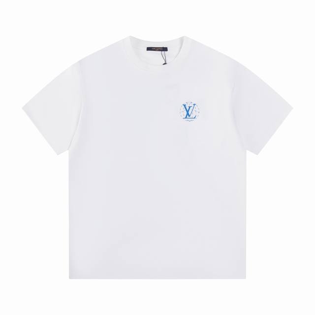 款号T01 Lv 25Ss春夏主题短袖T恤 男女同款 -采用原版280G100%纯棉面料 柔软舒适 螺纹同缸定染零色差 独家品质区别通货 欢迎对比 -颜色： 白