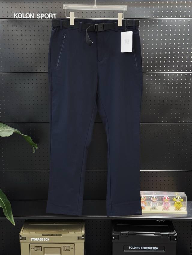 藏青色 代购级别Kolon Sport 可隆男款轻防水休闲直筒裤子！！ 超级好穿的款，一直很缺的直筒裤男士们这个一定要入。 出口韩国柜子的好货来喽，一款封神之作