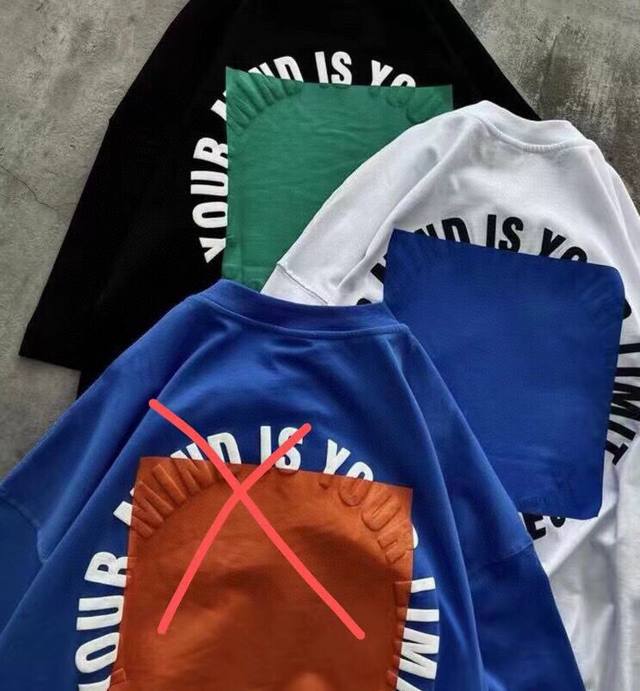 款号T1031 颜色：黑 白 尺码：S M L Xl 重工热固大面积油墨发泡 反复刷十几次浆才有这样的效果 细节还原到位 独特的反转Logo印花 个性且不易撞款