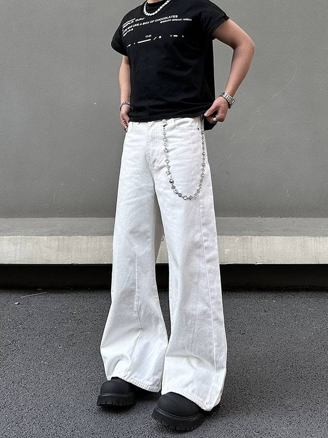 款号Xk3261 美式高街Cleanfit廓形弯刀白色牛仔裤男女直筒微喇Vibe裤子，面料定制经过一流的高工艺水洗 ，质地紧密 色泽均匀 纹理清晰，上身非常舒适