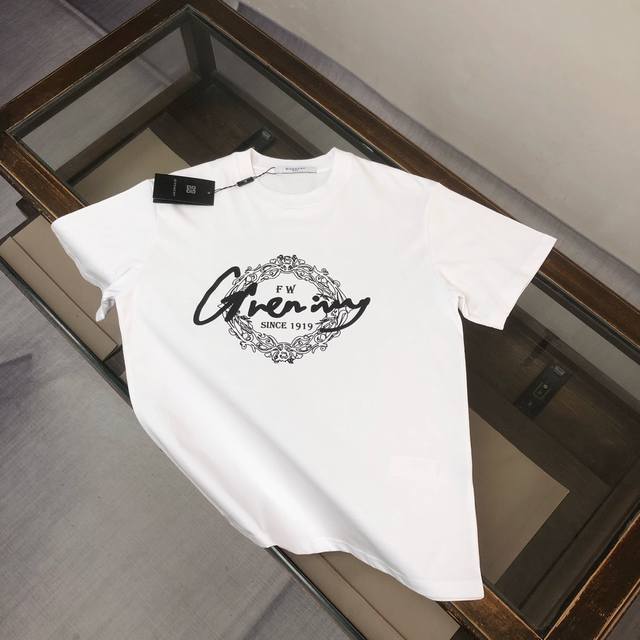 Gvc 纪梵希 2025春夏最新款短袖T恤，男女同款定制专属纯棉面料，定制原版工艺螺纹，印花字母Logo点缀！简约大方，从容百搭，档次极高，完美融入时尚还有风情
