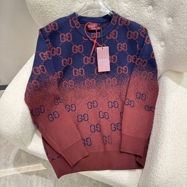 Guccl古驰 Guc 24Fw 双G渐变圆领套头毛衣 100%羊毛混纺日本进口岛精横版机编织 颜色都是按照原样染色 为了每个花色的大小个数以及渐变程度 百分百
