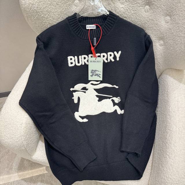 Burberry巴宝莉 Burberr*新品上架圆领钩花套头毛衣 定制Yb羊绒羊毛纱线织造 质感高级 舒适柔软 圆领长袖毛衣剪裁 密实针织御寒防风 领口袖口宽螺