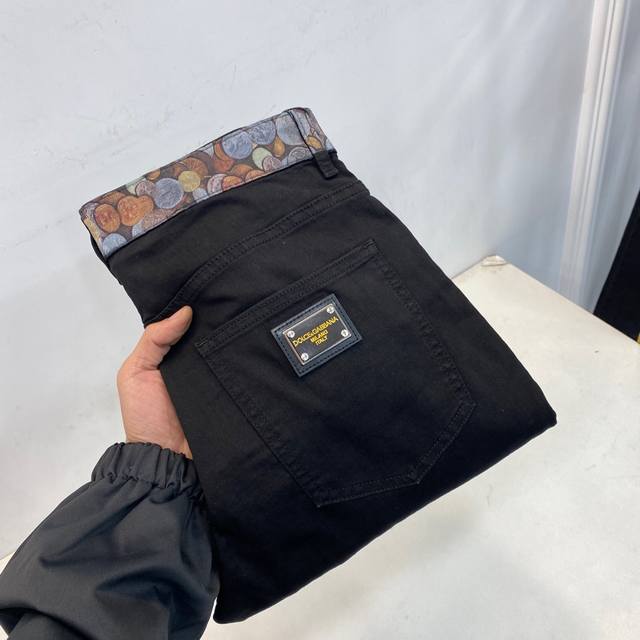 顶级版本 2025春夏欧洲专柜新款 超A代购级别海外贸易公司订单货源，顶级原单高端男士定制时尚修身小直筒牛仔裤528～29 颜色：图片色 尺码：29-40 面料