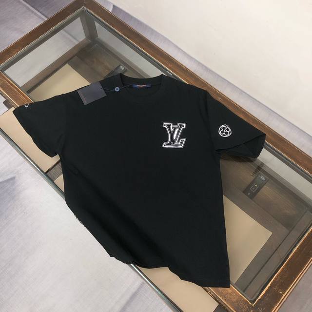 Louis Vuitton Lv 路易威登 25Ss最新款百搭短袖T恤男女同款！！ 胸前品牌刺绣Logo工艺！特供定制面料！加上紧密纺纱工艺又使面料光滑紧密得到
