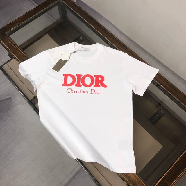 Dior 迪奥 2025春夏最新款短袖T恤，男女同款定制专属纯棉面料，定制原版工艺螺纹，胸前印花字母Logo设计！简约大方，从容百搭，档次极高，完美融入时尚还有