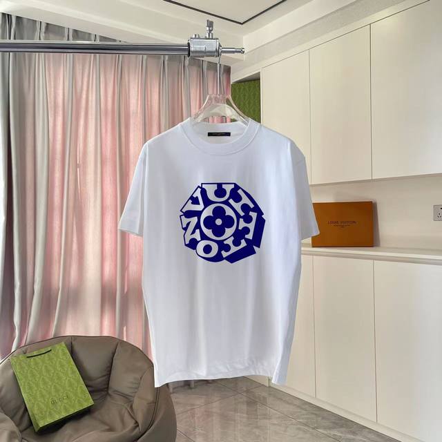 LV*路易威登2025夏季新款 个性字母Logo印花 定制面料300G 短袖T恤 男女同款 尺码：S M L Xl Xxl 五个码 颜色：黑色 白色 天蓝色 铁